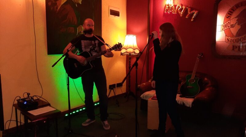 Živá hudba v Sherlock's Pub na Stodolní ulici v Ostravě